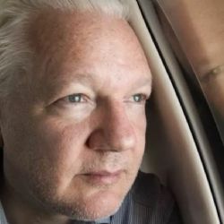 Julian Assange se declara culpable de un cargo por conspiración