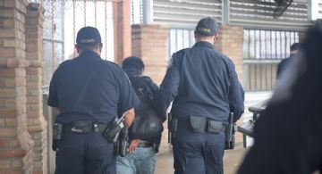 Detienen en el puente Juárez-Lincoln a hombre acusado por delitos sexuales