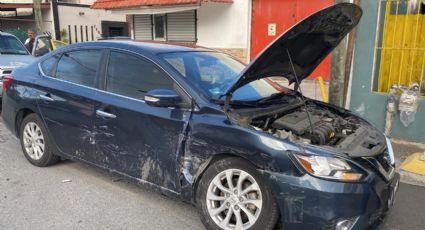 Cafre al volante provoca brutal encontronazo, lesiona a mujer y huye del lugar en Nuevo Laredo