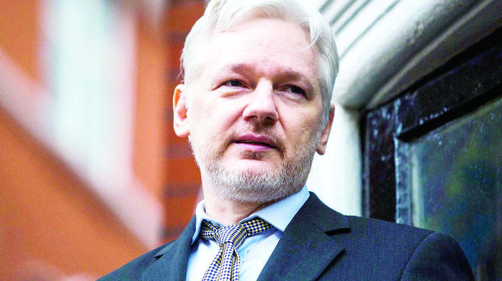 Sale libre Assange tras acuerdo con Estados Unidos; AMLO celebra