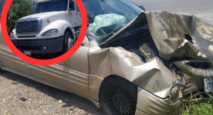 Tráiler se impacta con carro y lo destroza en la Carretera Nacional; conductor quedó lesionado