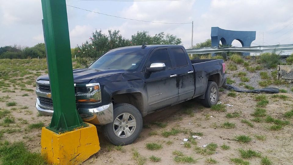 Agarra camioneta de ex pareja sin permiso, la choca y la deja abandonada en el Bulevar Colosio