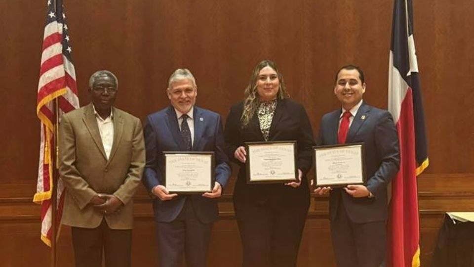 Surgen los primeros graduados del Programa de Gerente Público Certificado de Texas en Laredo