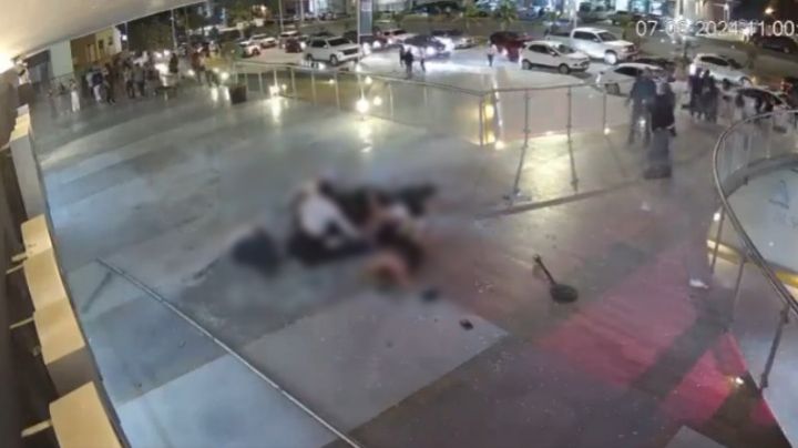 MOMENTO EXACTO en que mueren jóvenes que cayeron de tercer piso en San Luis Potosí