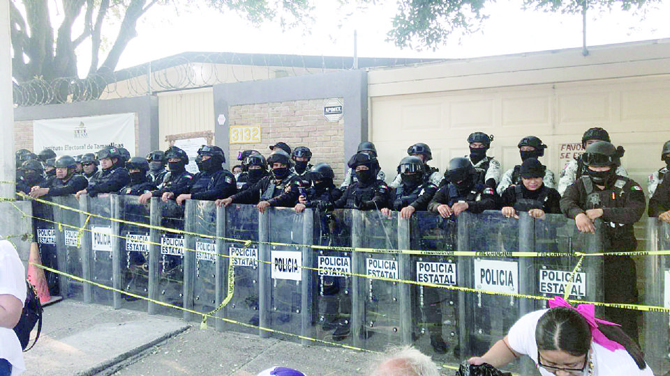 Guardia Estatal y la Guardia Nacional desplegaron un fuerte contingente de elementos.