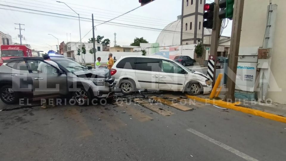 El percance se registró a las 6:45 de la mañana del jueves en el crucero de Juárez y Perú.