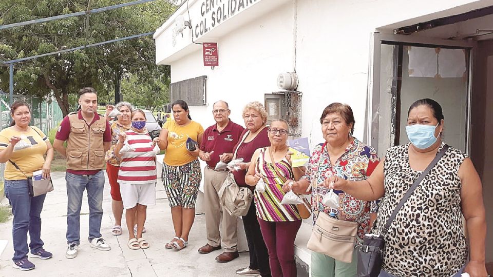 Las personas recibieron abate para verterlo en posibles criaderos del mosquito y
así eliminar las larvas.