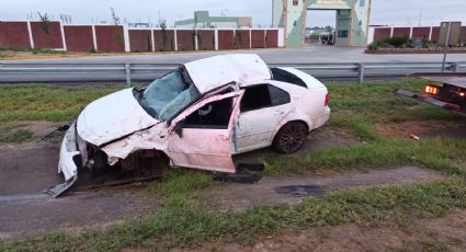 Conductor 'mágico': vuelca frente a cuartel militar en Bulevard Colosio y desaparece