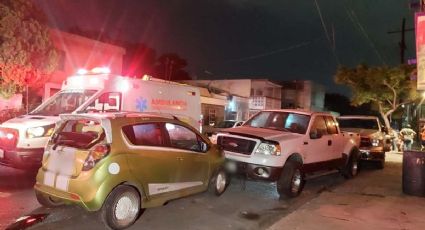 Tráiler descontrolado deja 2 lesionados y autos dañados; conductor se dio a la fuga