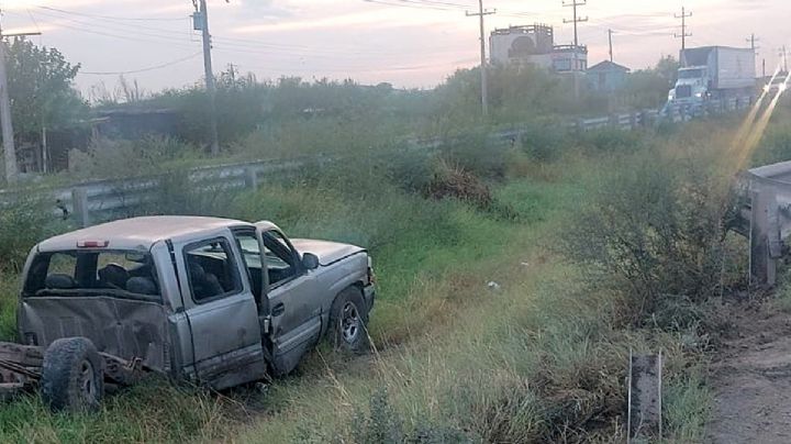Destruye barandal con su camioneta Silverado y huye del lugar