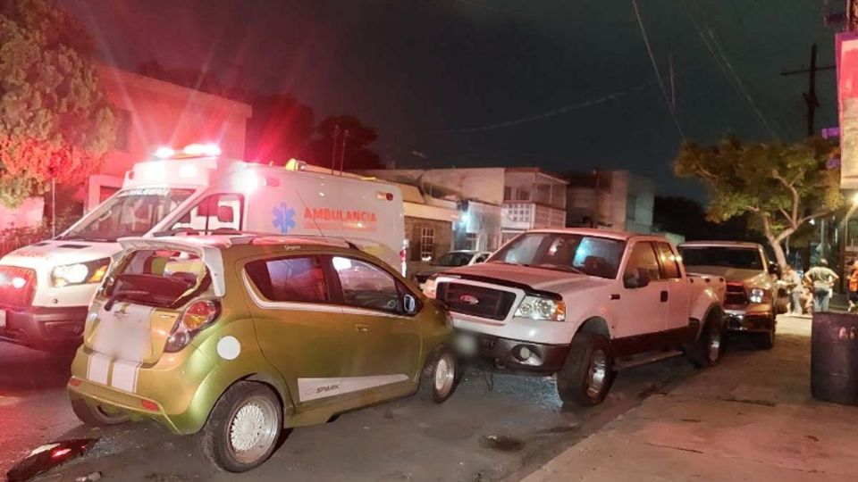 Los vecinos escucharon el estruendoso accidente, persiguiendo al conductor el cual logró escapar del lugar