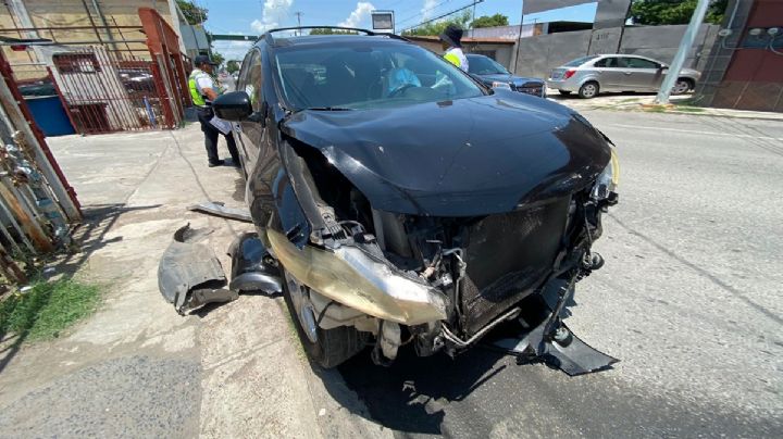 Chocan a Jesús en la Colonia Guerrero; mujer con su Murano se pasa la luz roja