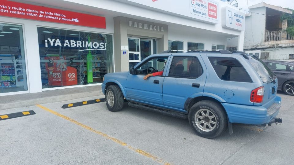 El accidente fue en la Farmacia del Ahorro ubicada en el crucero de Venustiano Carranza y Santos Degollado.