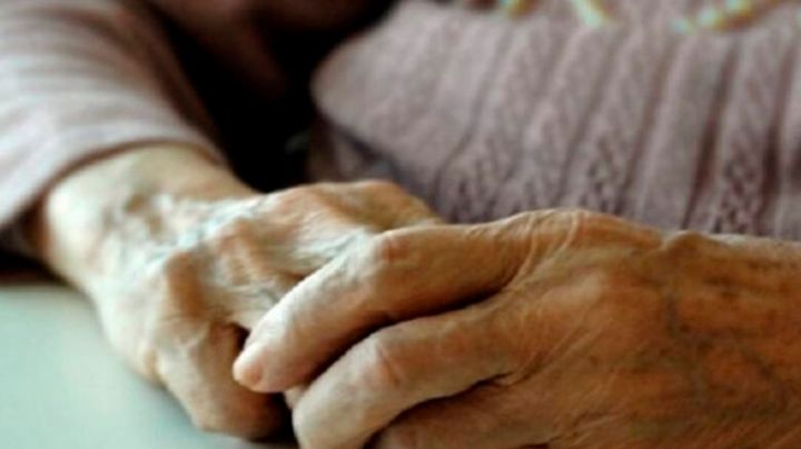 Abuelita muere por ataque de ansiedad mientras esperaba su comida
