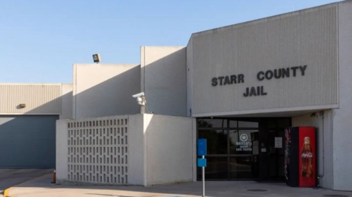 Arrestan a carcelero de Roma, Texas, por comprar arma para un mexicano