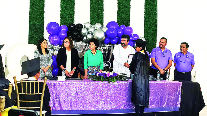 Se gradúan de primaria Francisco Hernández