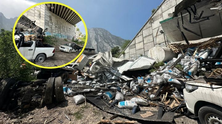 Tráiler cae de puente en la Monterrey-Saltillo y aplasta varios vehículos | VIDEO