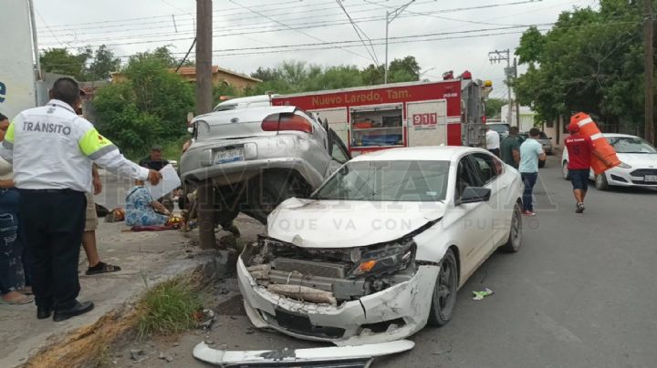 Abuelita salva la vida en accidente vial de la Colonia Hidalgo; su carro fue impactado por un jovencito