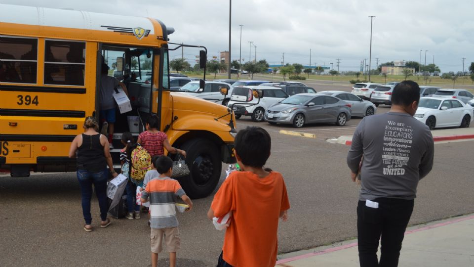 Este lunes regresan a clases miles de alumnos en Laredo, Texas