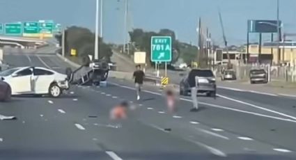 Bebés salen disparados de vehículo en volcadura en Texas | VIDEO