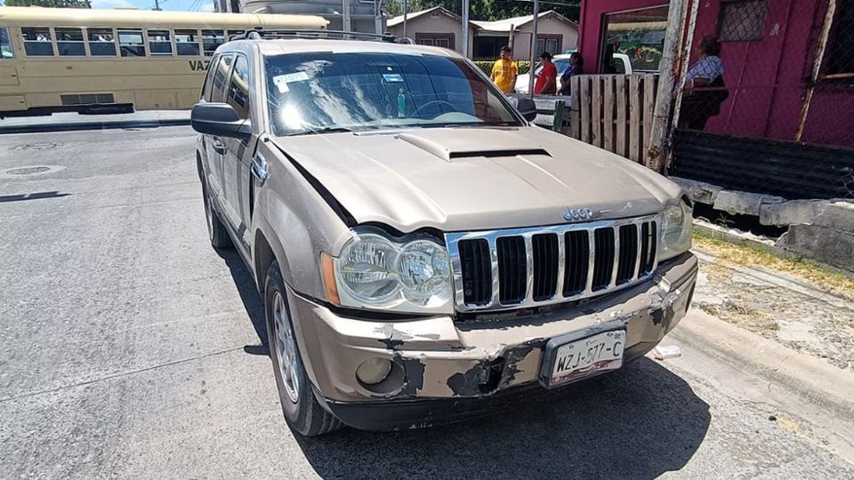 La Jeep salió conn el frente dañado