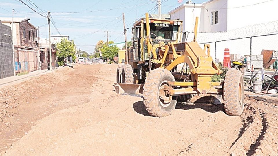 Los trabajos continúan para reparar socavones.