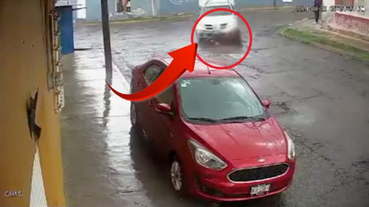 Abuelito es embestido brutalmente por auto que nunca frenó | IMÁGENES FUERTES