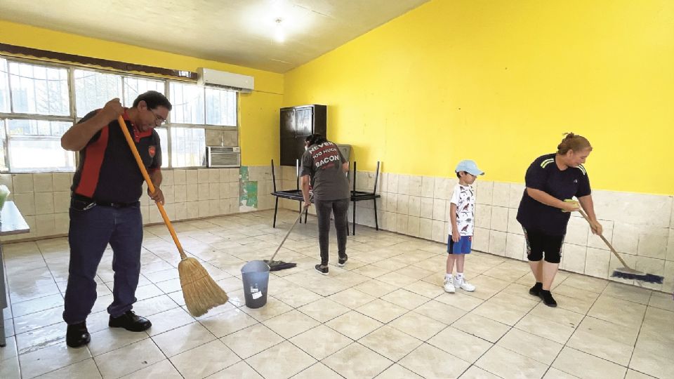 Limpios y hasta desinfectados quedaron los salones de clases.