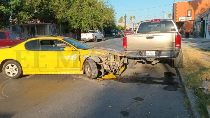 Choca su auto contra camioneta en Nuevo Laredo; venía ebrio y distraído con el celular