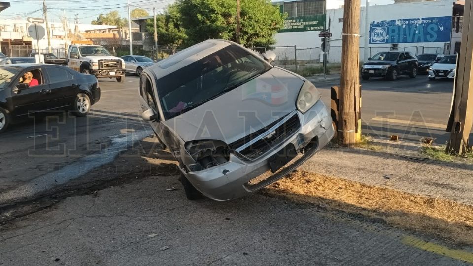 La imprudencia al volante y la falta de respeto a las señales viales, fueron los causantes de este choque vial