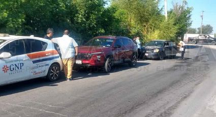 Conductor derrapa y choca con camioneta en la Lago de Chapala