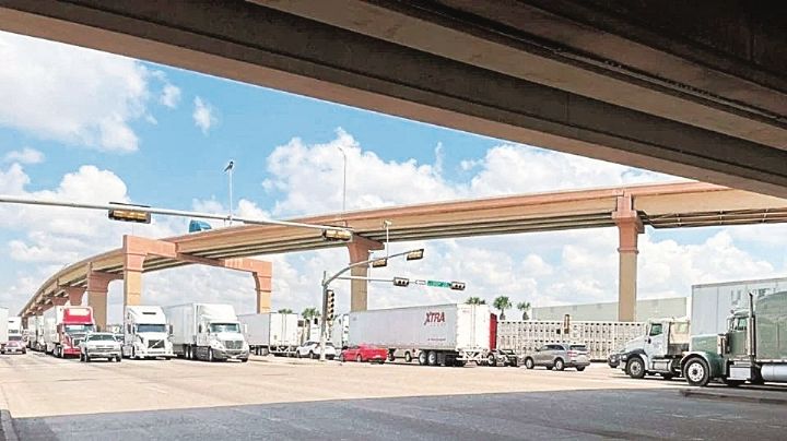 Se cae el sistema de Aduanas del lado mexicano; surgen largas filas