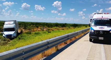 Joven trailero se queda dormido al volante y causa accidente; se salva de milagro