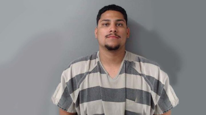 Policía de Laredo busca agresor familiar; habría atacado con arma mortal