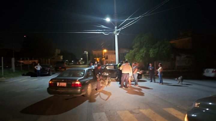 Por no respetar el alto, joven automovilista provoca aparatoso choque en la colonia Hidalgo