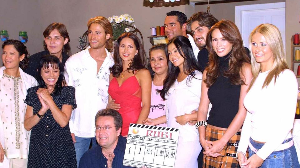 Elenco de Rubí, con Bárbara Mori