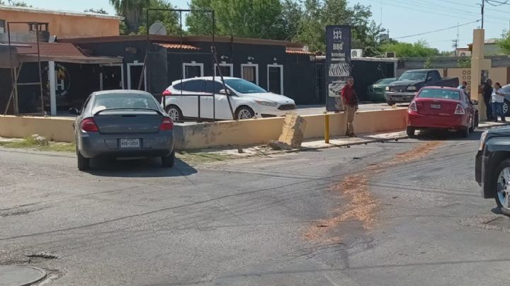 Mujer y su hijo terminan lesionados en aparatoso accidente vial de la Colonia Guerrero