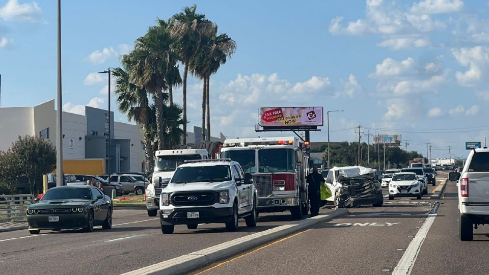 El aparatoso accidente causó caos vial en Laredo