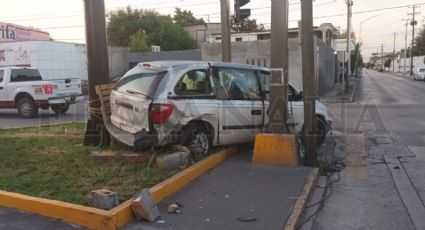 Ebrio choca su auto contra camioneta en Avenida Obregón; le echó la culpa a su acompañante