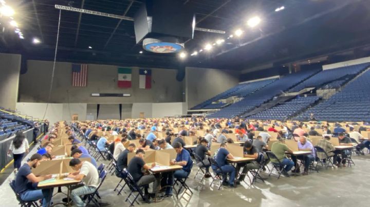Jóvenes de Laredo presentan examen para convertirse en agentes de la Policía