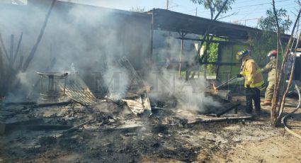 Incendio consume propiedad en la Colonia Pancho Villa; casi afecta a casa de material