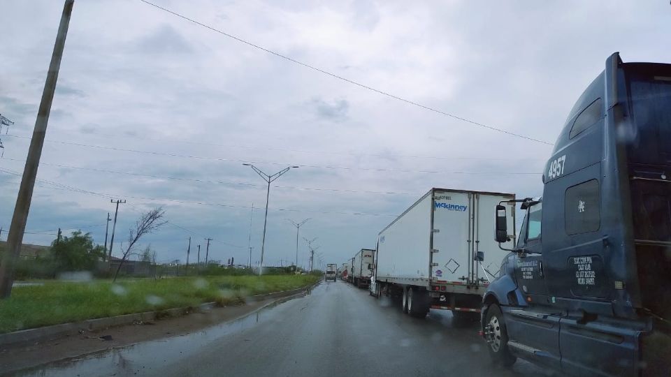 Largas filas se registran en el Puente 3.