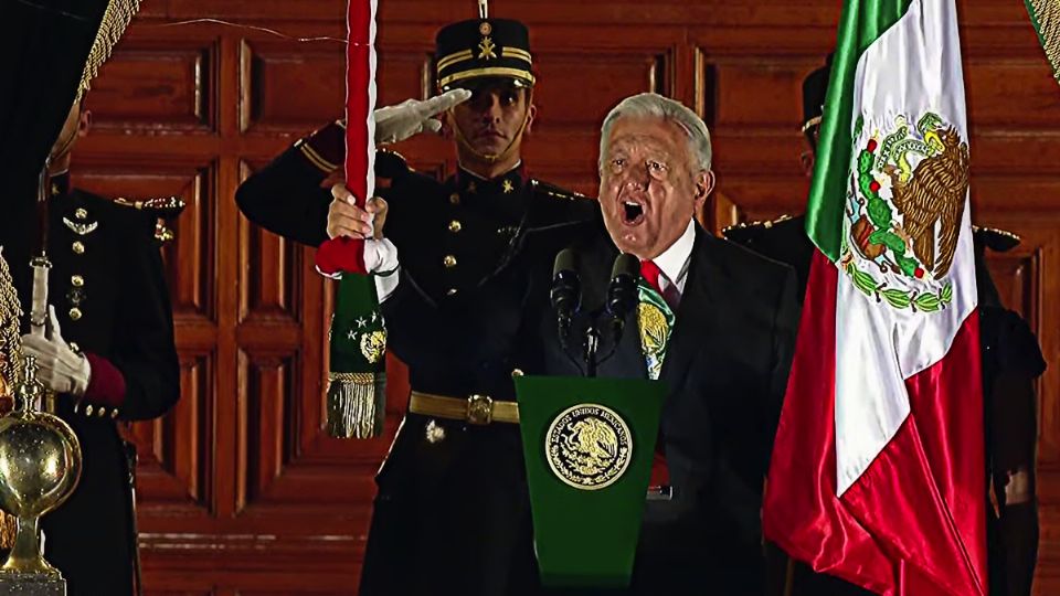 ¡Viva México!, gritó Andrés Manuel López Obrador.