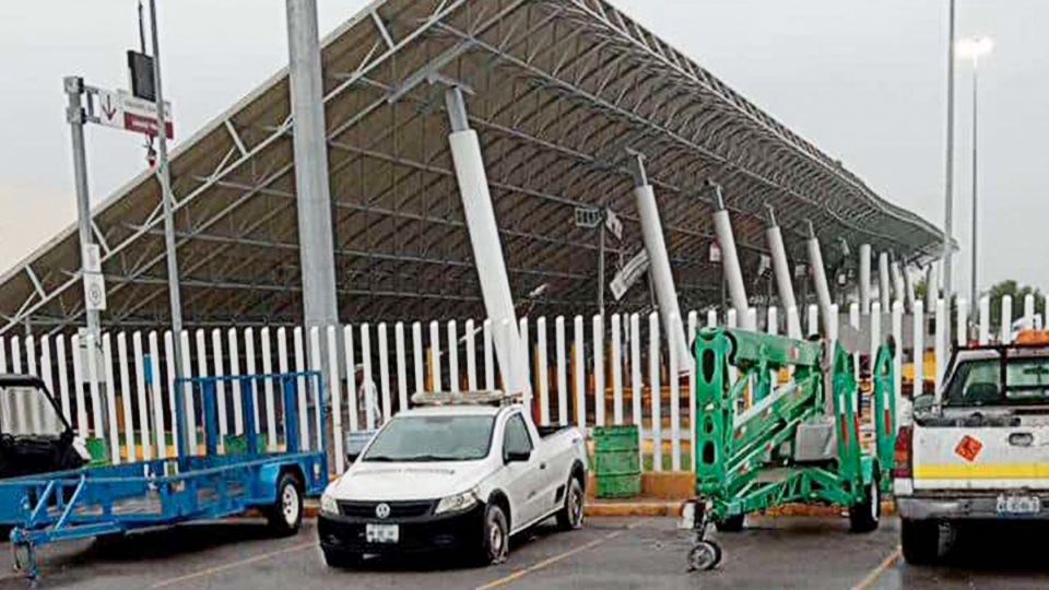 Trabajan en equipo para rehabilitar carriles.