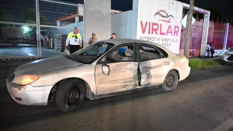 Autoridades de tránsito y vialidad llegaron hasta el lugar del accidente