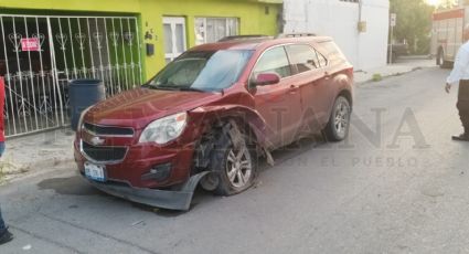 Mujer sufre aparatoso accidente en la Colonia Viveros; a la causante no le ocurrió nada