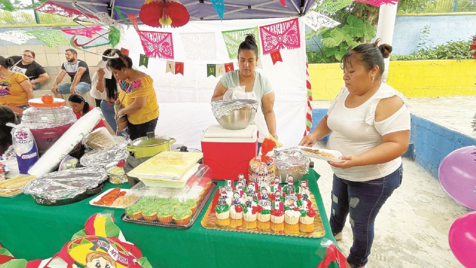 Tanto niños como padres, docentes y directivos, compartieron el desayuno.