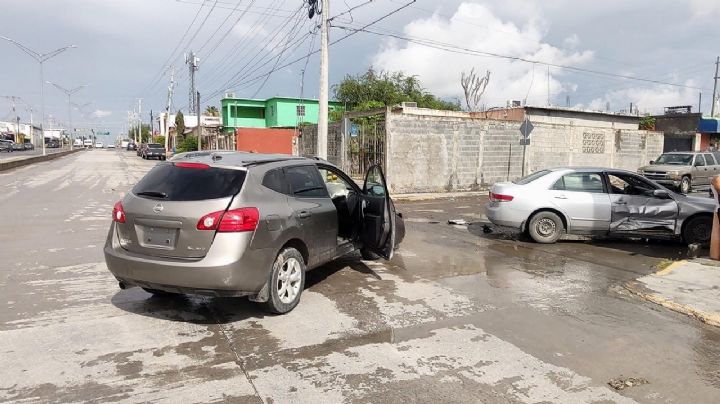 Mujer provoca brutal choque en el freccionamiento el Progreso; menor queda herido