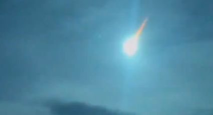 MOMENTO EXACTO en que un asteroide impacta en la Tierra y arde en fuego verde | VIDEO