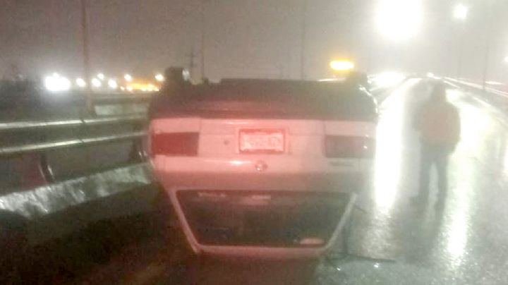 Fueron cinco los que iban dentro del auto compacto que volcó anoche en la carretera al Aeropuerto